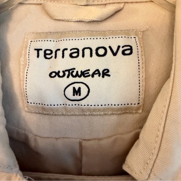 3 for $25! Terranova Women's Beige Trench Coat, size Medium - Picture 2 of 9